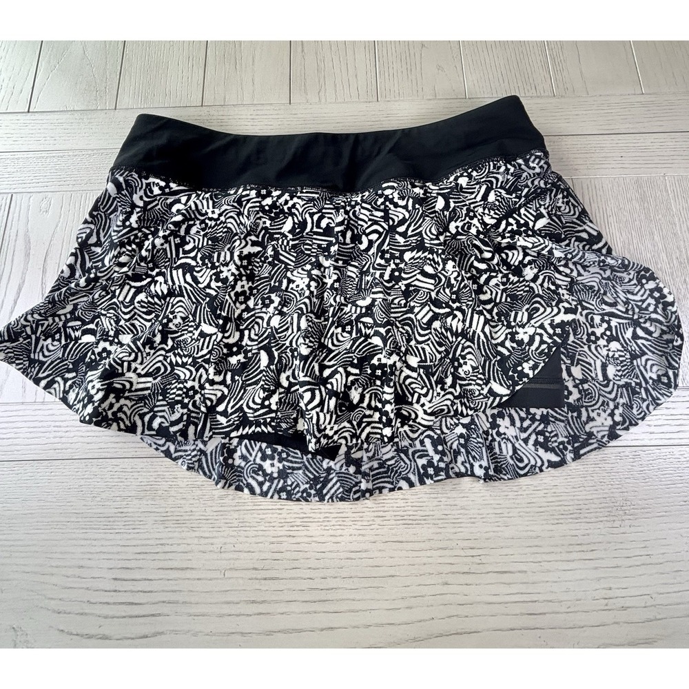 Lululemon Pace Rival Skirt Size‎ 10 Black White Print Tennis Running EUC